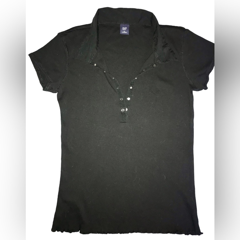 THE GAP SHORT SLEEVE LOW VNECK COLLARED TOP